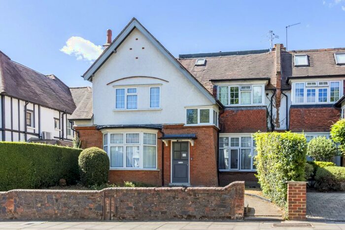 Studio To Rent In Arden Road, Finchley, London, N3