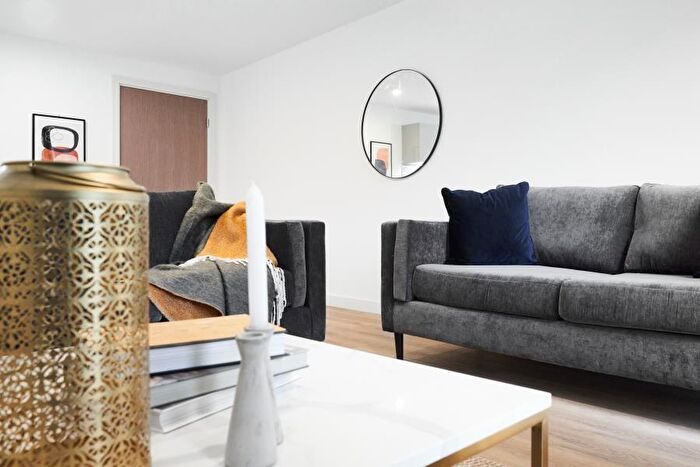 2 Bedroom Apartment To Rent In Apt :: The Quarters, M1