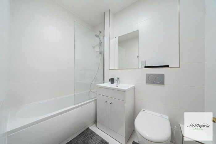 2 Bedroom Flat To Rent In Spital Square, London, E1