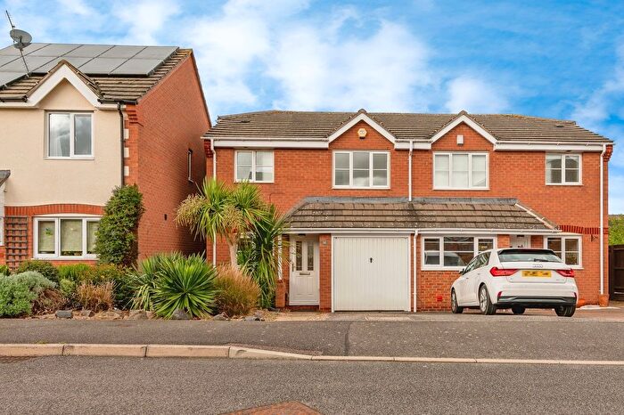 3 Bedroom Semi-detached House For Sale In Kestrel Drive, Bingham, Nottinghamshire, NG13