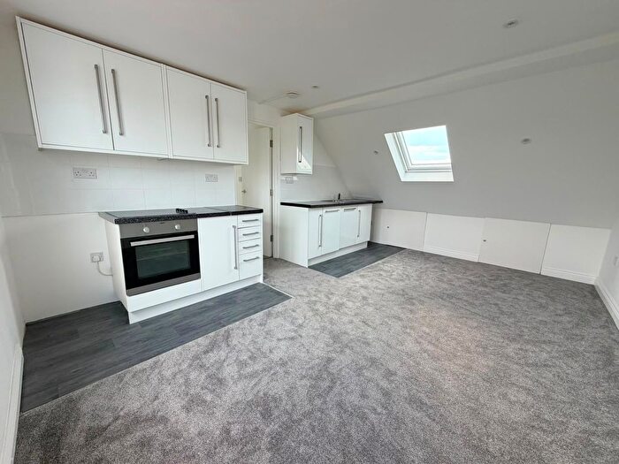 1 Bedroom Flat To Rent In Thorn Close, Northolt, UB5