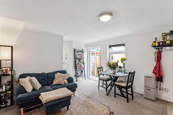 2 Bedroom Flat For Sale In Brookhill Road, Woolwich, SE18
