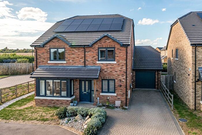 4 Bedroom Detached House For Sale In Earl Close, Clifton, SG17