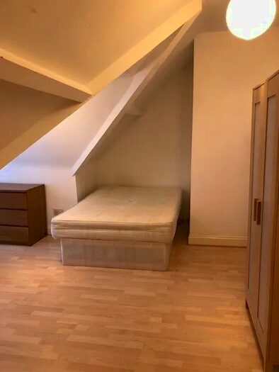 Studio To Rent In Walm Lane, London, NW2