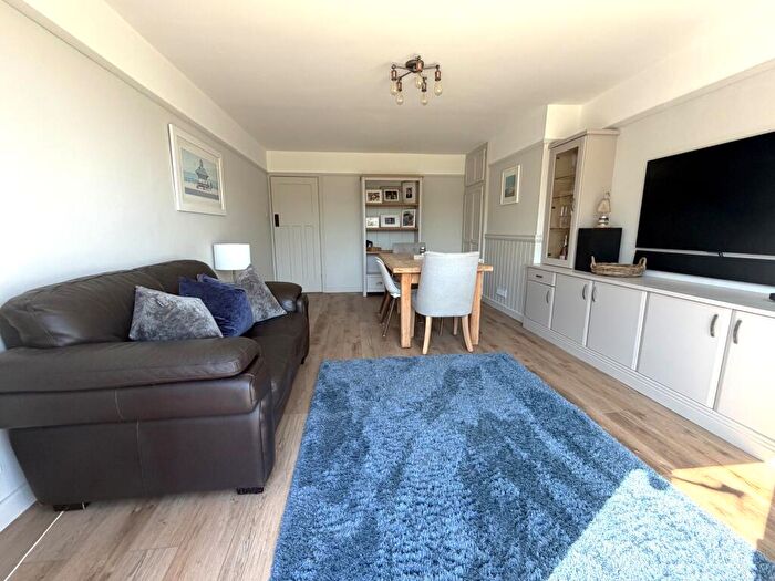 4 Bedroom Detached House For Sale In East Drove, BH19 - Photo 7