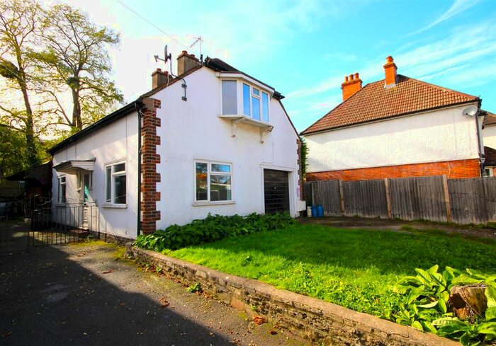 3 Bedroom Detached House To Rent In Josephs Road, Guildford, GU1