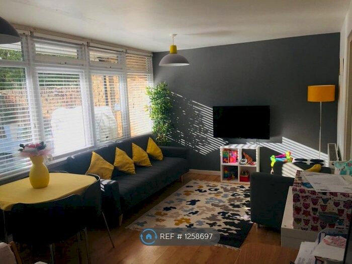 1 Bedroom Flat To Rent In Dingley Lane, London, SW16