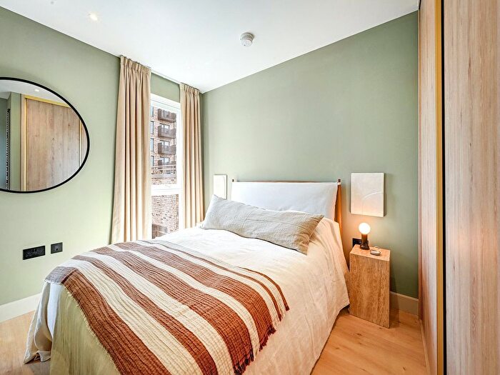 Studio To Rent In Draycote, Caversham Rd, NW9