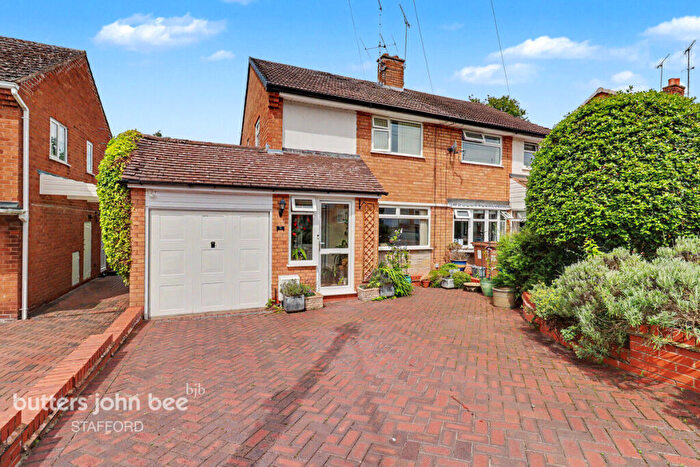 3 Bedroom Semi-Detached House For Sale In Farmdown Road, Stafford, ST17