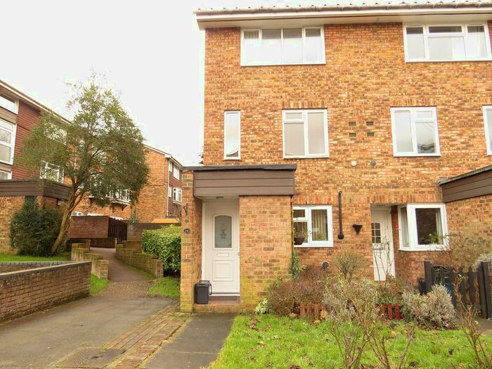2 Bedroom Maisonette To Rent In Granville Close, Croydon, Surrey, CR0