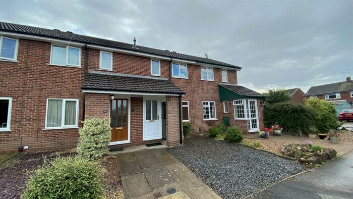 2 Bedroom Town House To Rent In Malvern Close, Mickleover, Derby, DE3