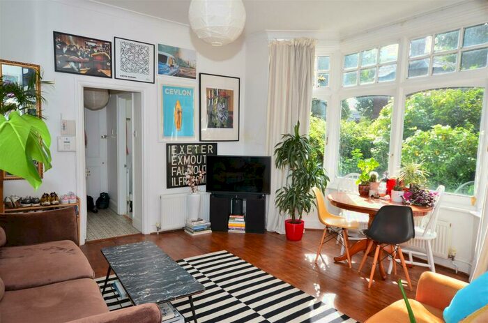 1 Bedroom Flat To Rent In Queens Avenue, N10