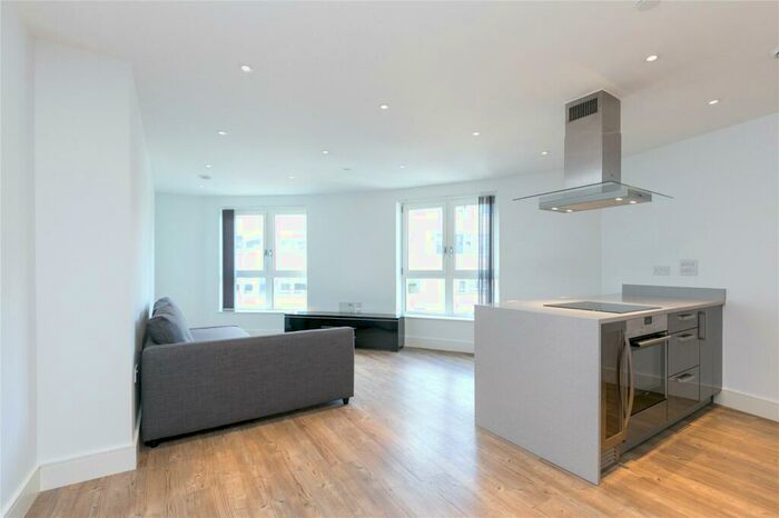 Flat To Rent In Queensland Road, Holloway, N7