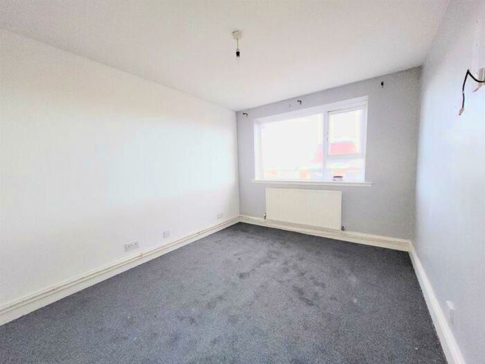 2 Bedroom Flat To Rent In Hillside Court, Downside, Strood, ME2