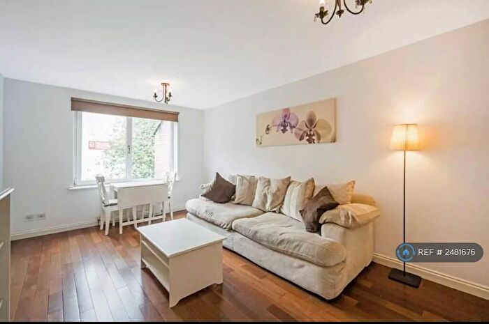 2 Bedroom Flat To Rent In Crawford Lane, Glasgow, G11