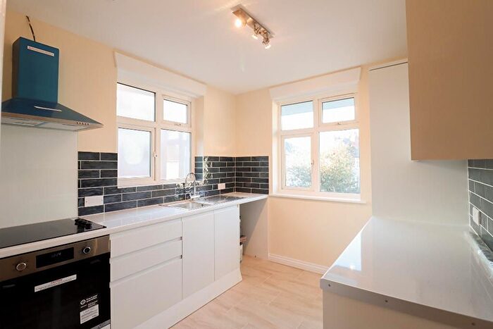 2 Bedroom Maisonette For Sale In Methuen Close, Edgware, Middlesex, HA8