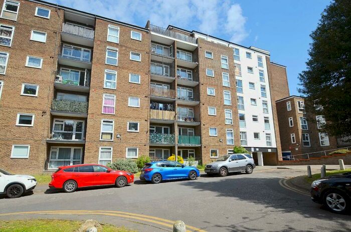 1 Bedroom Apartment To Rent In Westmoreland Drive, Sutton, Surrey, SM2