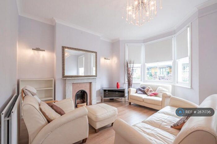 2 Bedroom Flat To Rent In Drakefell Road, London, SE14