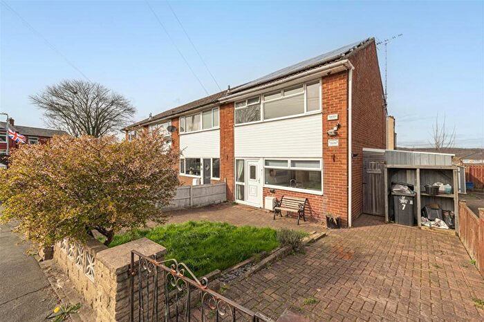 3 Bedroom End Of Terrace House For Sale In Alexandra Crescent, Elland, HX5