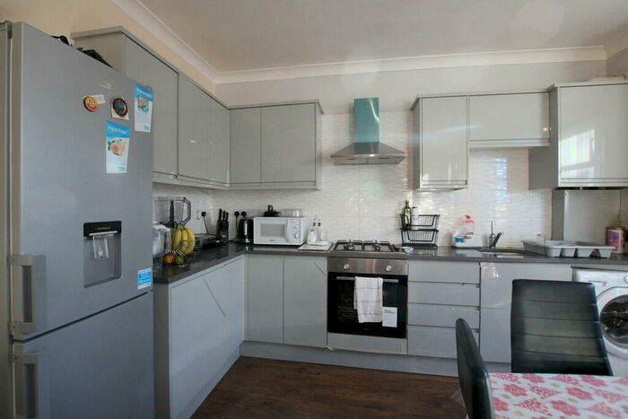 3 Bedroom Flat To Rent In Beaconsfield Road, London, NW10