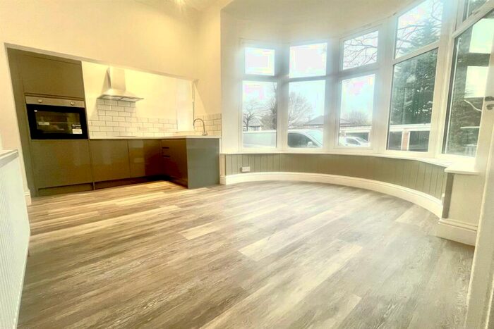 1 Bedroom Apartment To Rent In Ballbrook Avenue, Manchester, M20