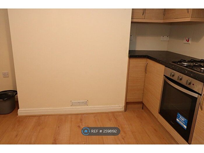 2 Bedroom Flat To Rent In Ashgrove Road, Ilford, IG3