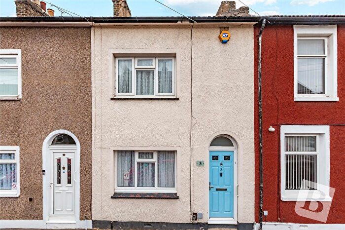 2 Bedroom Terraced House For Sale In Range Road, Gravesend, Kent, DA12