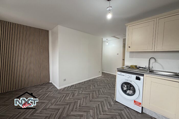 2 Bedroom Flat To Rent In Tugby Place, Chelmsford, Essex, CM1