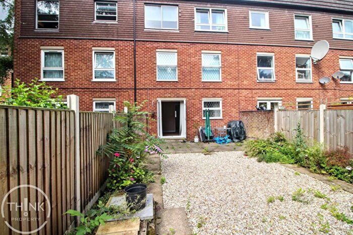 3 Bedroom Maisonette For Sale In Langley Walk, Norwich, NR2