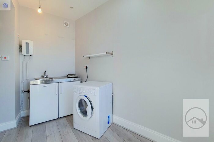 Studio To Rent In Drewstead Road, Streatham SW16