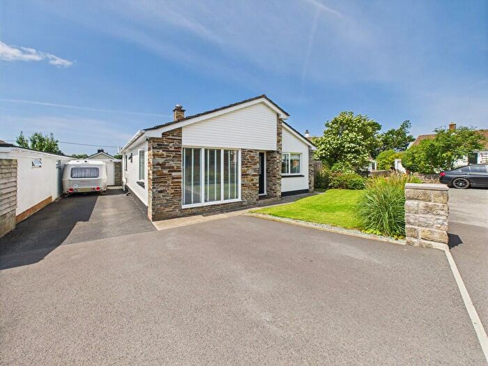 3 Bedroom Detached Bungalow For Sale In Poundfield Close, Stratton, EX23