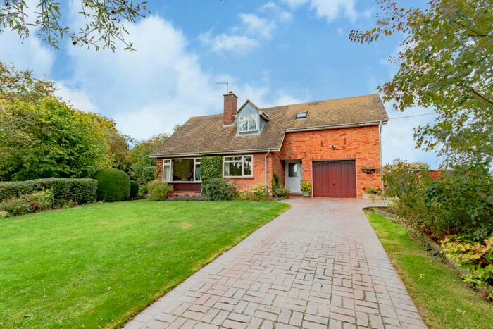 4 Bedroom Detached House To Rent In Waterstock, OX33