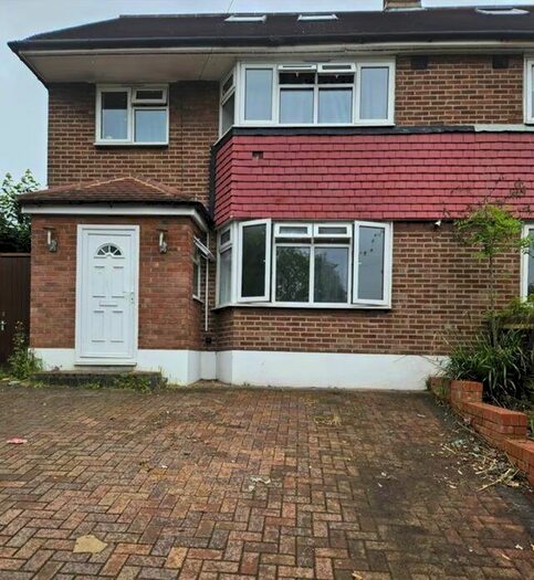 3 Bedroom Maisonette To Rent In Waterfall Road, Southgate, London, N14