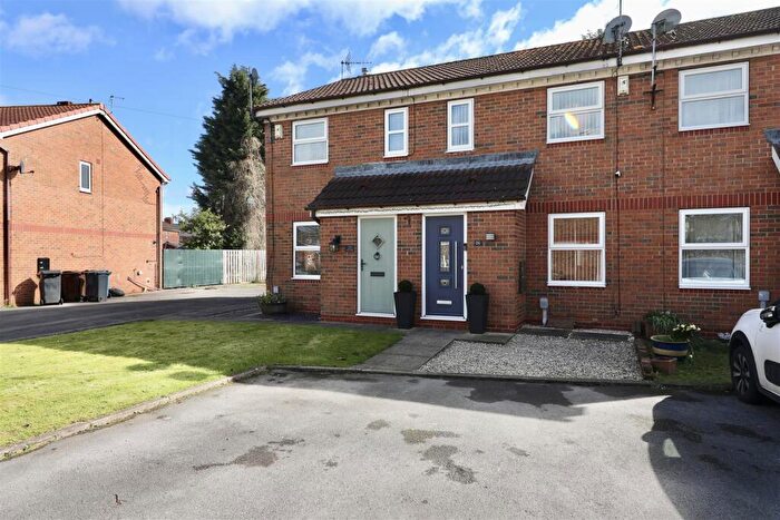 2 Bedroom Terraced House For Sale In Oakfield Court, Hull, HU6