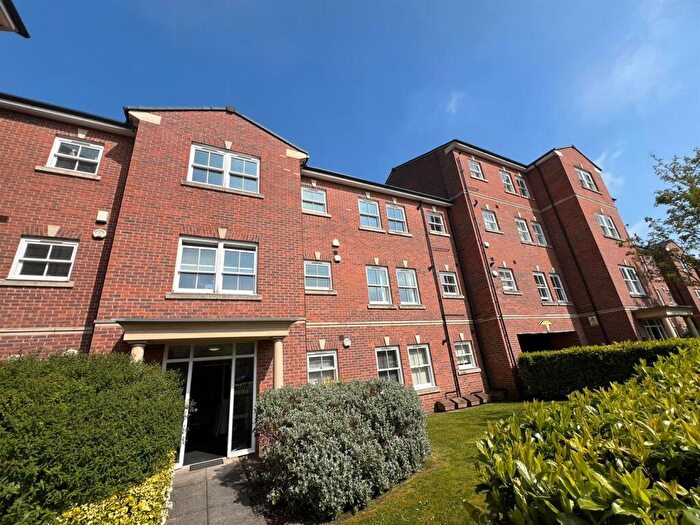 2 Bedroom Apartment To Rent In Hatters Court, Stockport, SK1