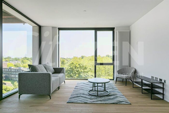 3 Bedroom Flat To Rent In Hollandbury House, Brent Way, London, TW8
