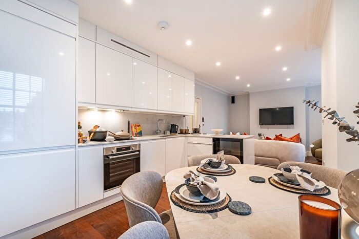 3 Bedroom Flat To Rent In King Street, London, W6