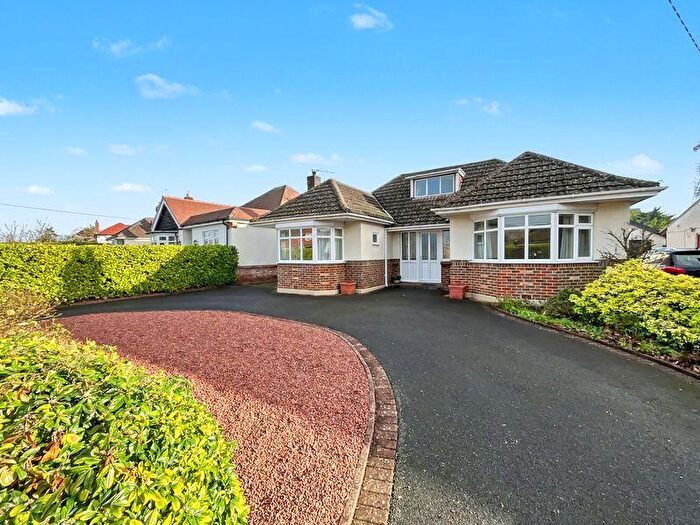 3 Bedroom Detached House For Sale In West Christchurch, BH23