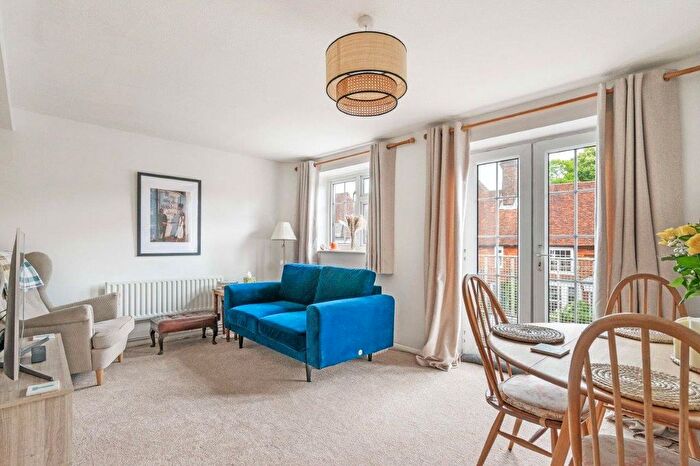 3 Bedroom Maisonette For Sale In Central Parade, High Street, Wadhurst, East Sussex, TN5