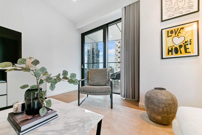 2 Bedroom Apartment To Rent In George Street, London, E14