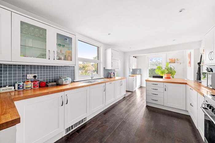 3 Bedroom Apartment For Sale In Palace Grove, Bromley, BR1