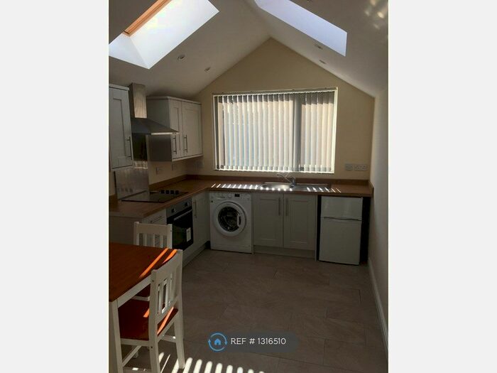 Studio To Rent In Hall Green, Birmingham B28