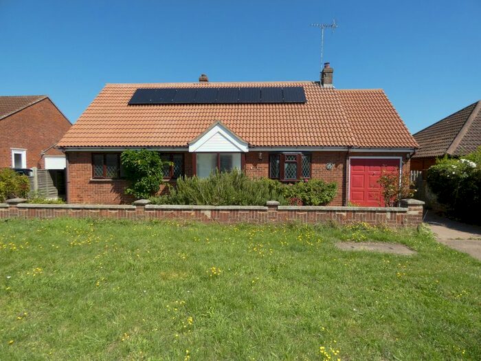 4 Bedroom Detached Bungalow To Rent In Oakwood Avenue, West Mersea, Colchester, CO5