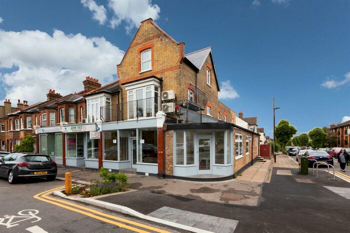 2 Bedroom Flat To Rent In Hoppers Road, Winchmore Hill, N21