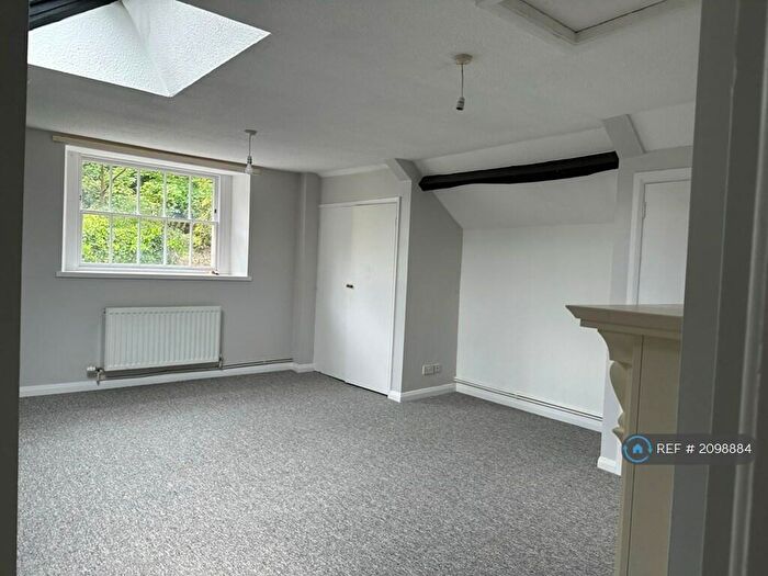 2 Bedroom Flat To Rent In St. Sales House, Shepton Mallet, BA4