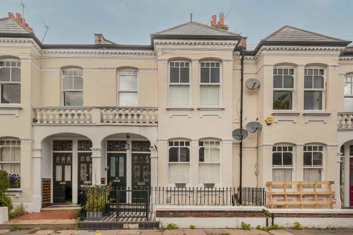 2 Bedroom Maisonette To Rent In Hambalt Road, London, SW4