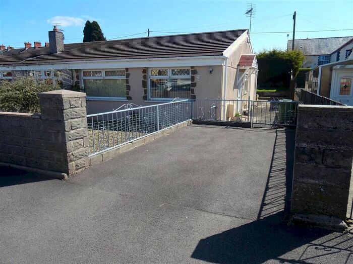 2 Bedroom Semi-Detached Bungalow To Rent In Bryn Henllan, Brynna, Pontyclun, CF72