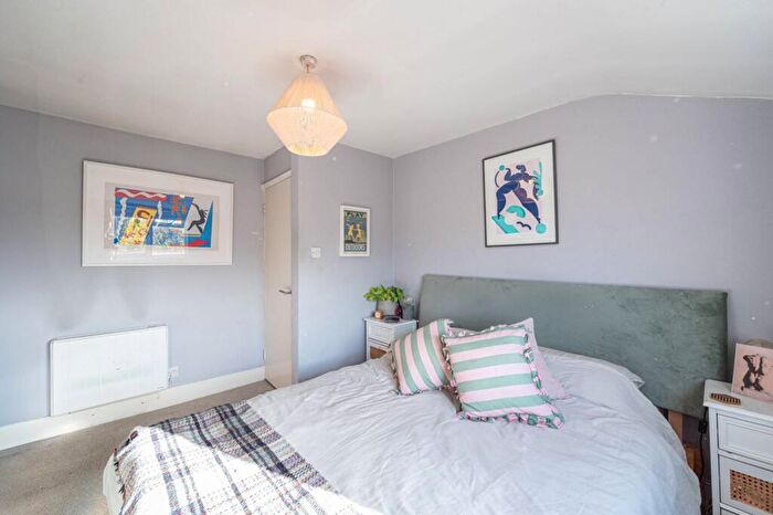 2 Bedroom Flat For Sale In Queens Road, Peckham, London, SE15