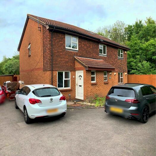 2 Bedroom Terraced House To Rent In Abbotswood Way, Hayes, UB3