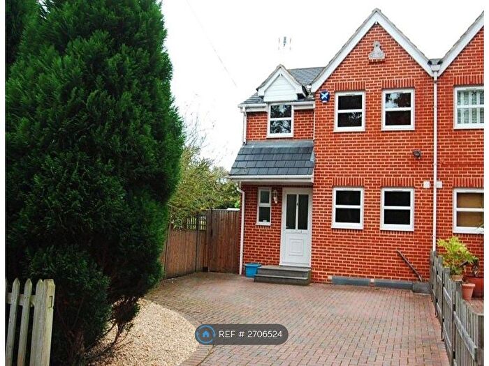 5 Bedroom Semi Detached House To Rent In Crown Cottages, Egham, TW20